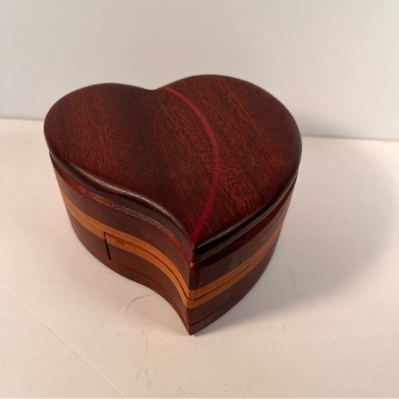 Mixed wood trinket box heart - Picture 1 of 3